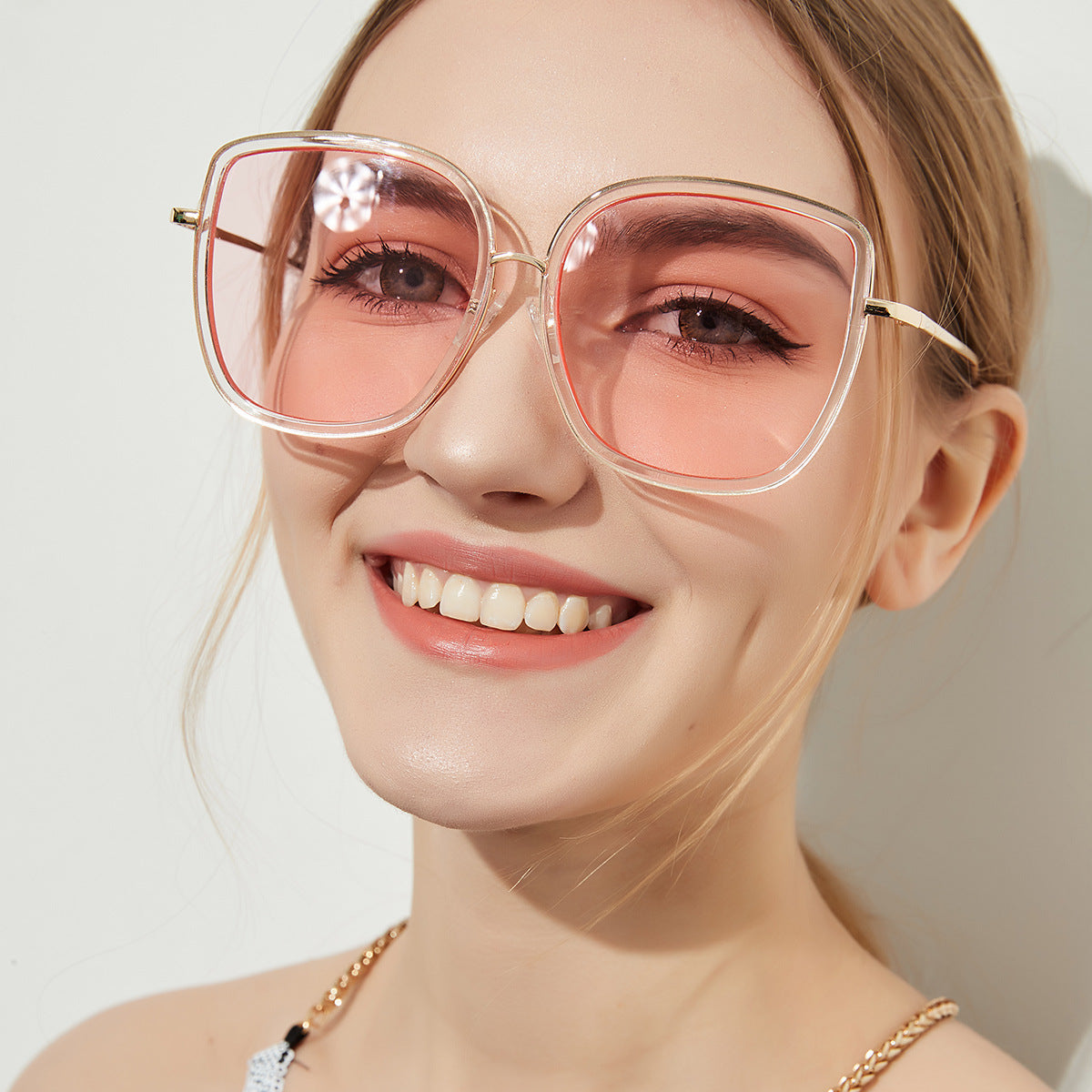 Gafas de sol vintage con montura transparente