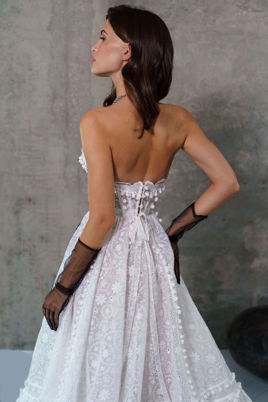 Vestido largo con tirantes de encaje