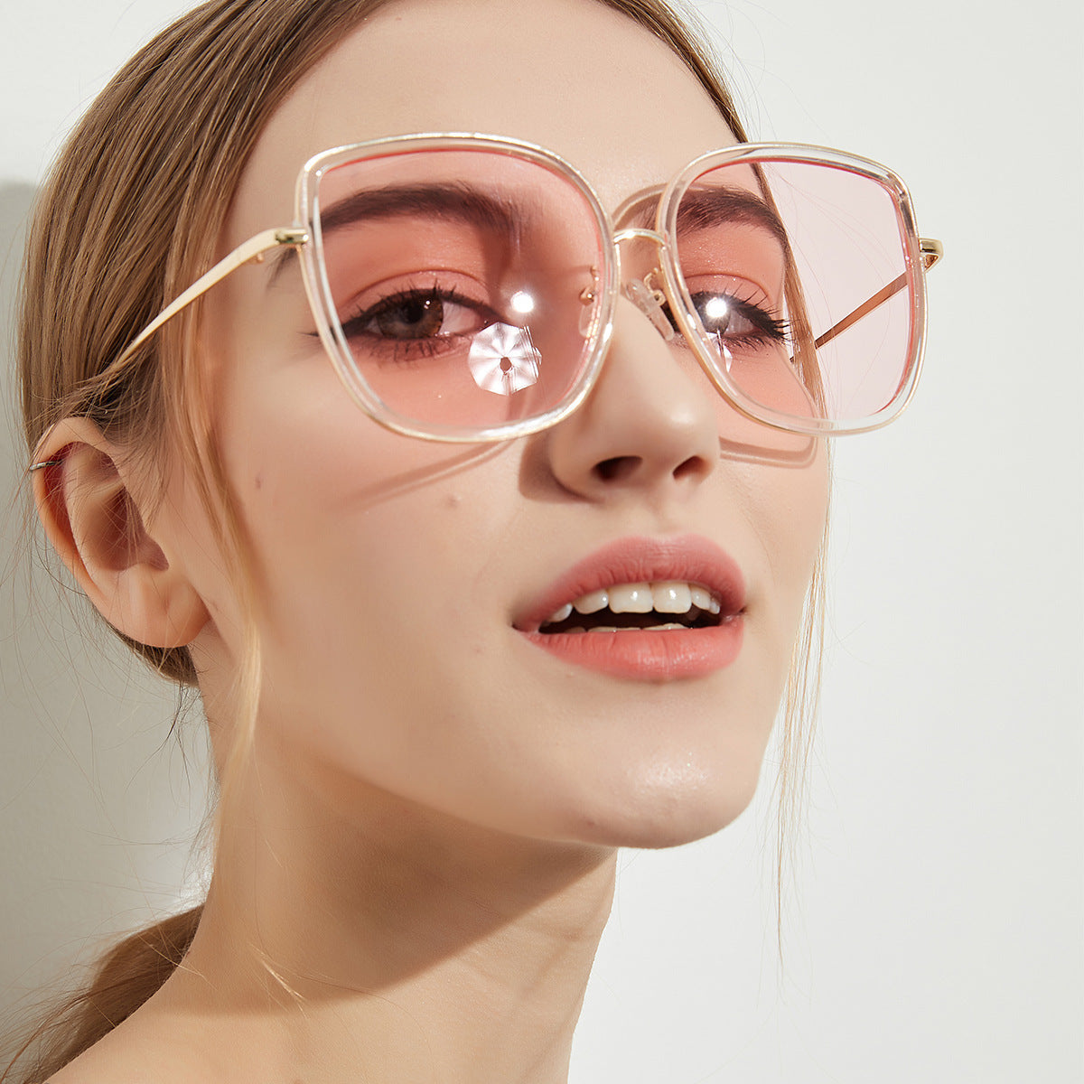 Gafas de sol vintage con montura transparente
