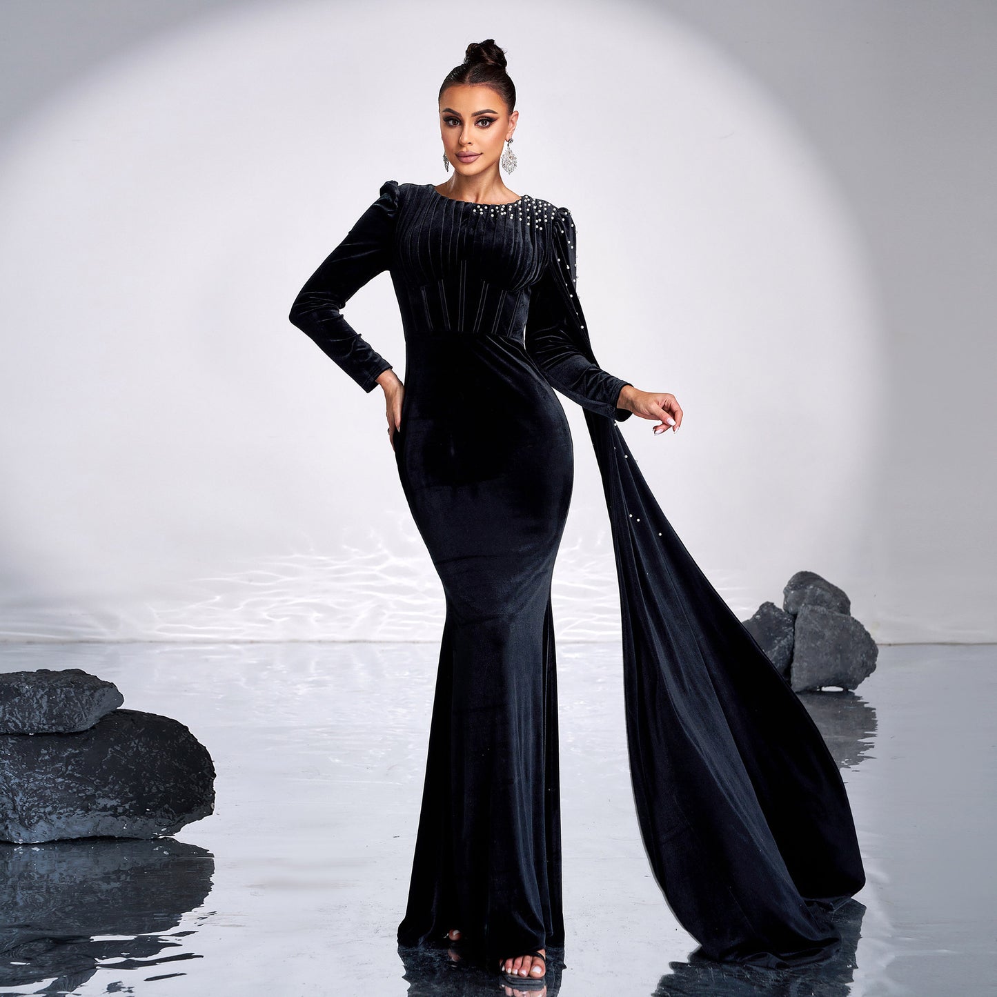 Vestido de terciopelo con pedrería