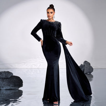 Vestido de terciopelo con pedrería
