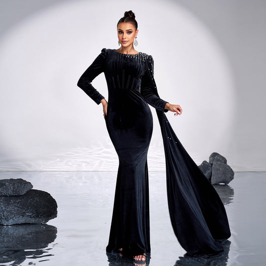 Vestido de terciopelo con pedrería