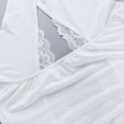 Vestido Curto com Decote em Renda