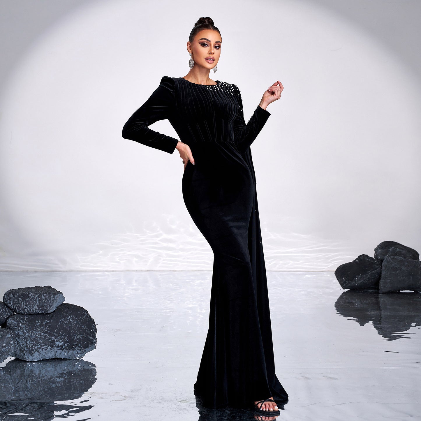 Vestido de terciopelo con pedrería