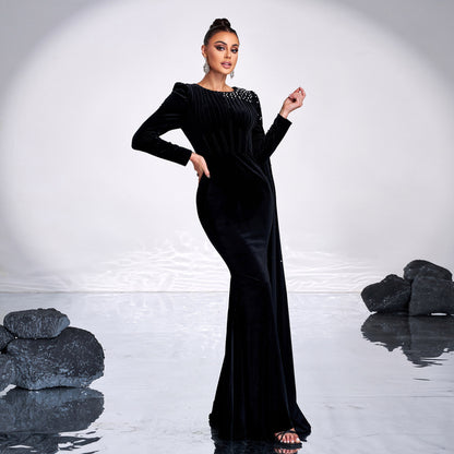 Vestido de terciopelo con pedrería