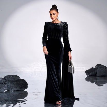 Vestido de terciopelo con pedrería