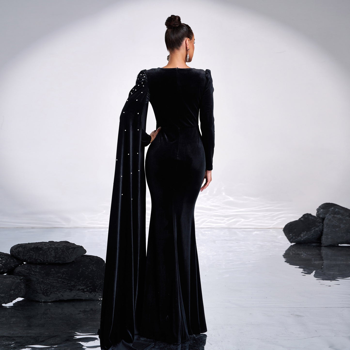 Vestido de terciopelo con pedrería
