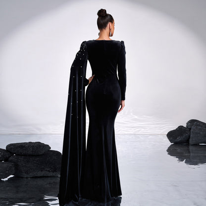 Vestido de terciopelo con pedrería