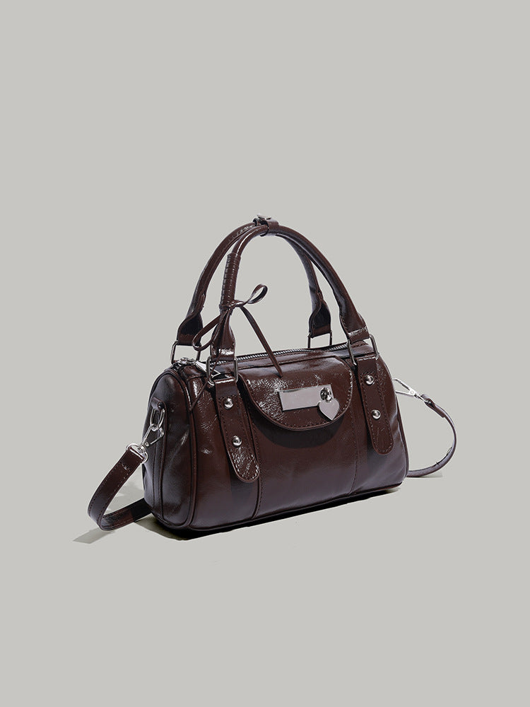 Bolso con lazo de corazón