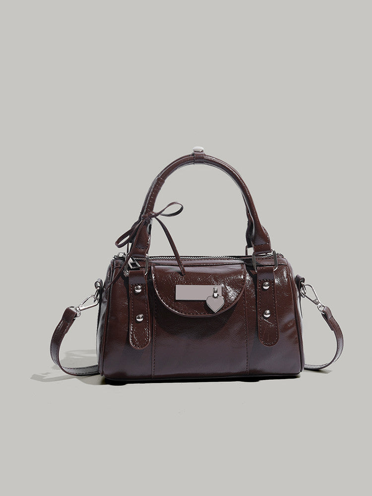 Bolso con lazo de corazón