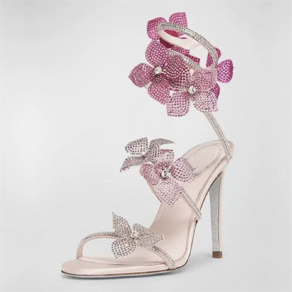 Tacones altos con flores de encaje