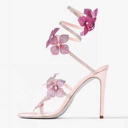 Tacones altos con flores de encaje