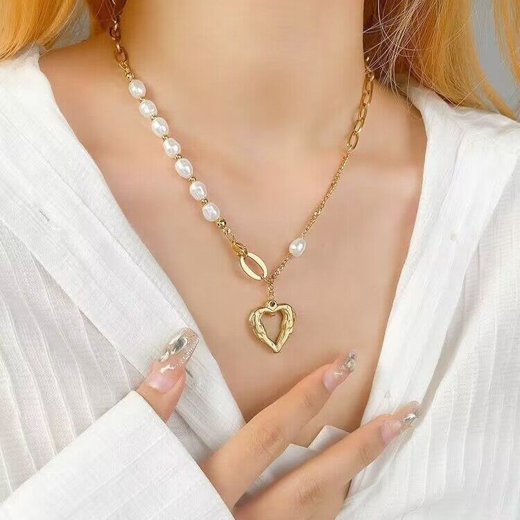 Collar de perlas con cadena apilada