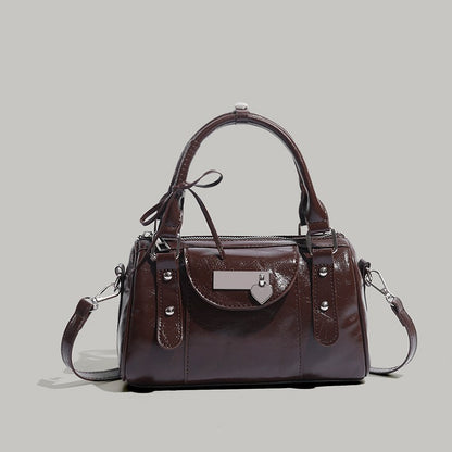 Bolso con lazo de corazón