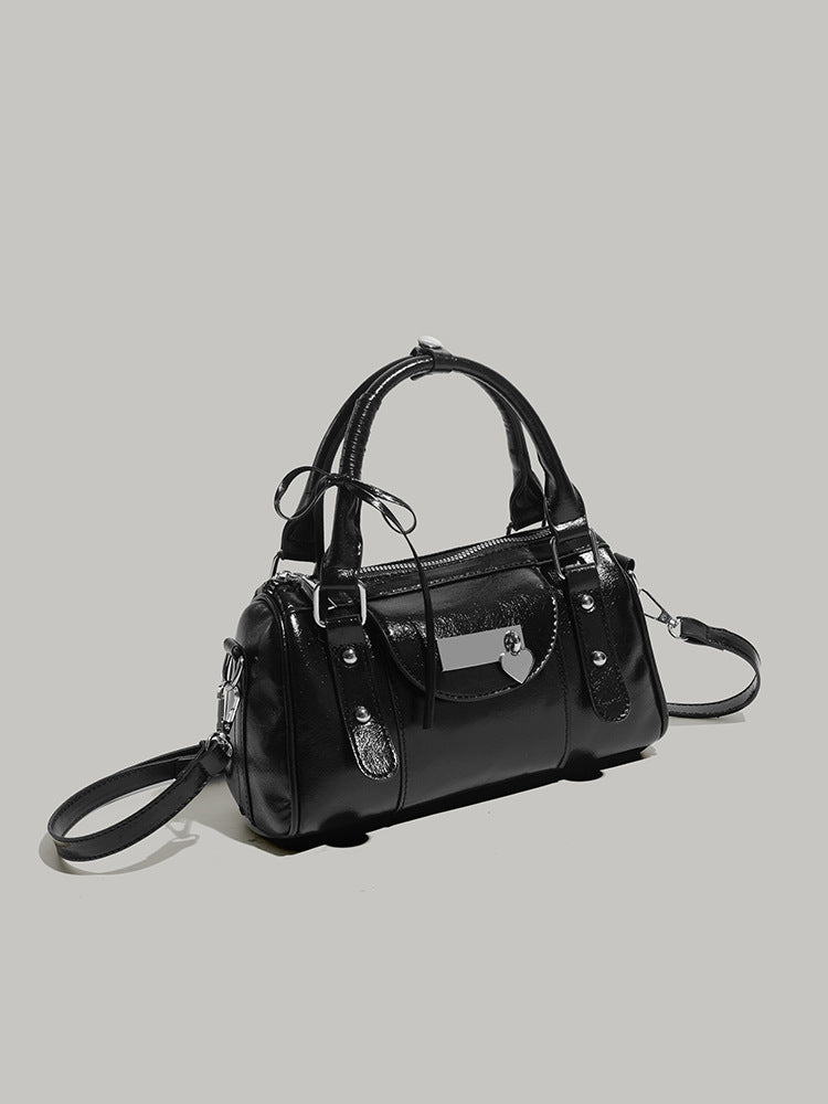 Bolso con lazo de corazón