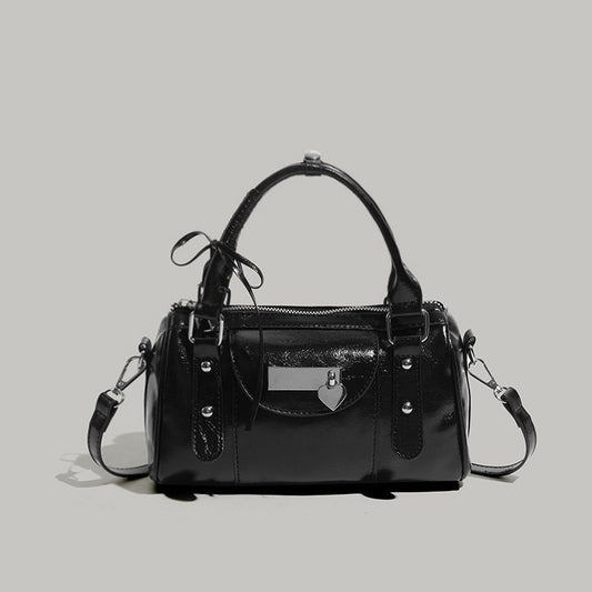 Bolso con lazo de corazón