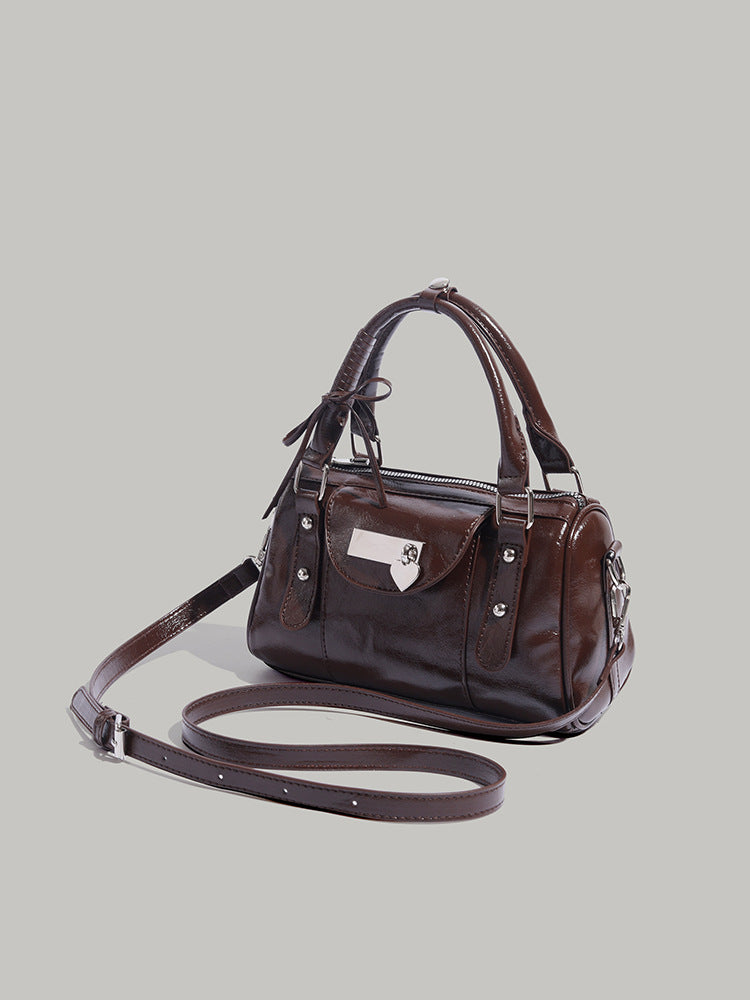 Bolso con lazo de corazón