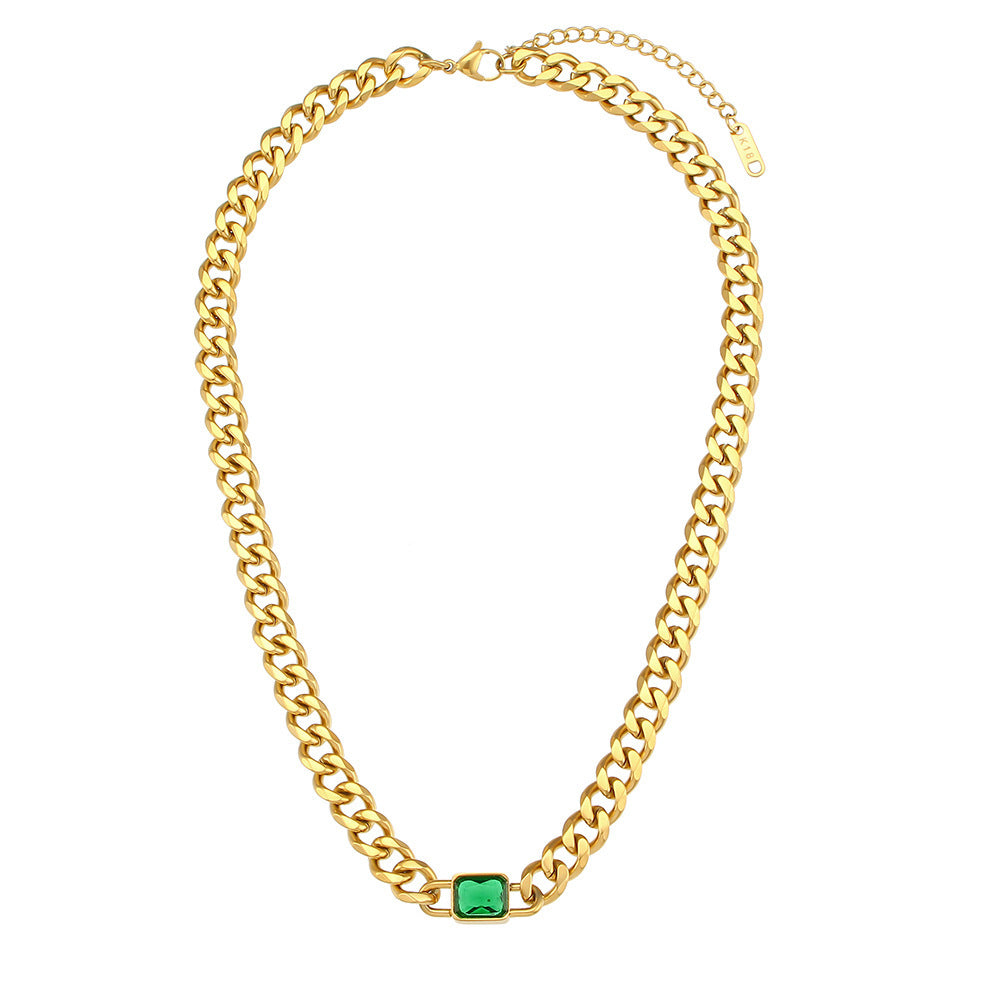Collar con colgante cuadrado