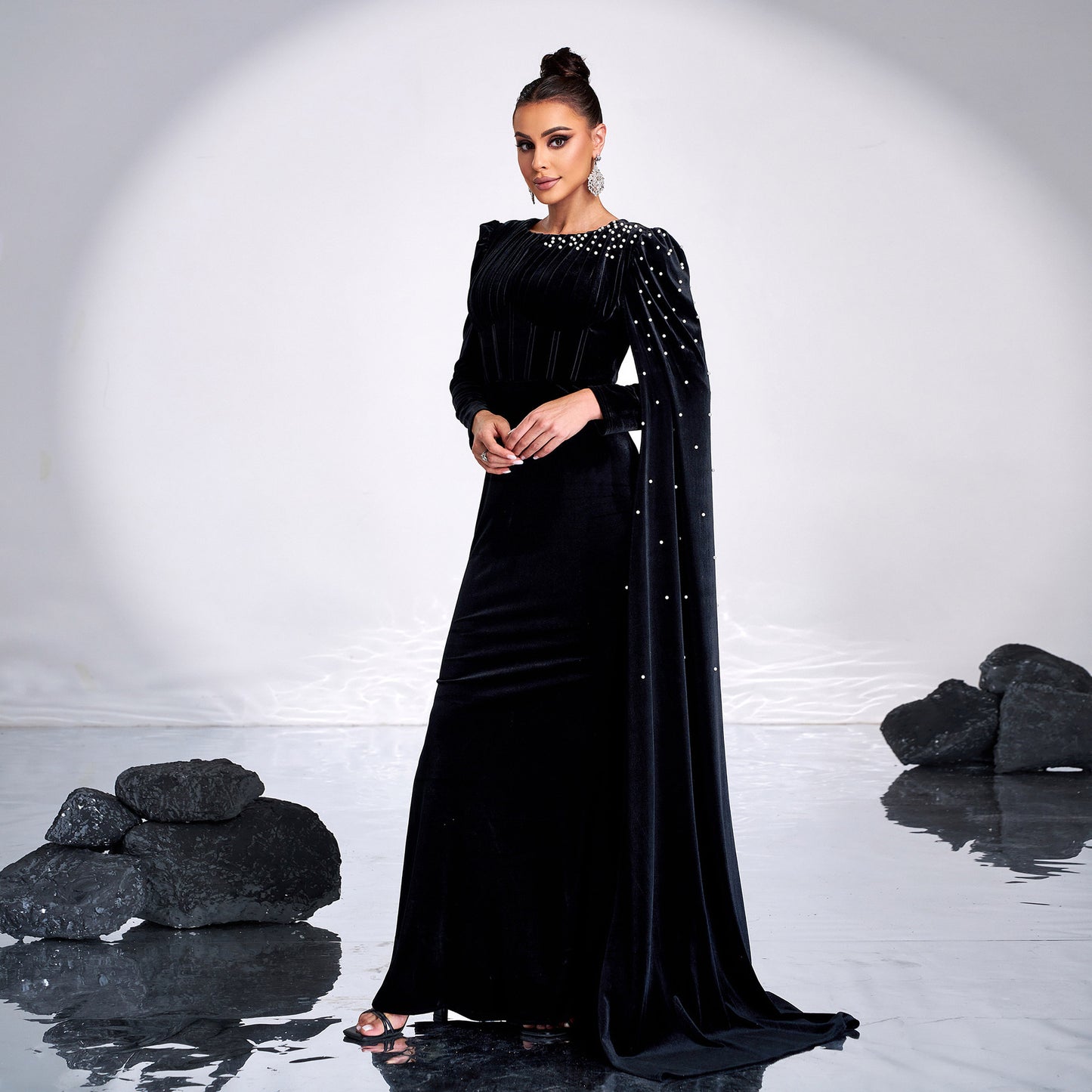 Vestido de terciopelo con pedrería